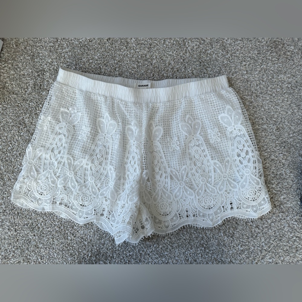 Women’s Garage White Lace Crochet Lined Shorts-Size L